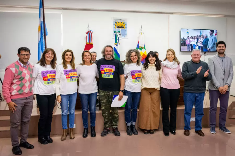 El músico Sergio López Claudina Primo del Sanatorio Privado, Noelia Belén Díaz del Hospital San Antonio de Padua, Ana Las Heras y Silvina Valcarce: alumnas de canto terapia integradora