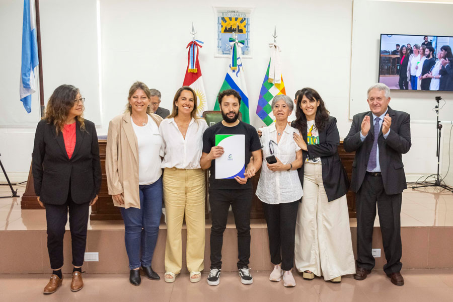 Prof. Luzas Ortiz de Fotografía del Dpto. de Arte y Cultura y el Espacio Illia.
