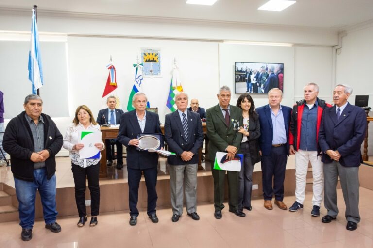 EMOTIVO RECONOCIMIENTO IN MEMORIAM AL HÉROE DE MALVINAS JORGE SVENDSEN.