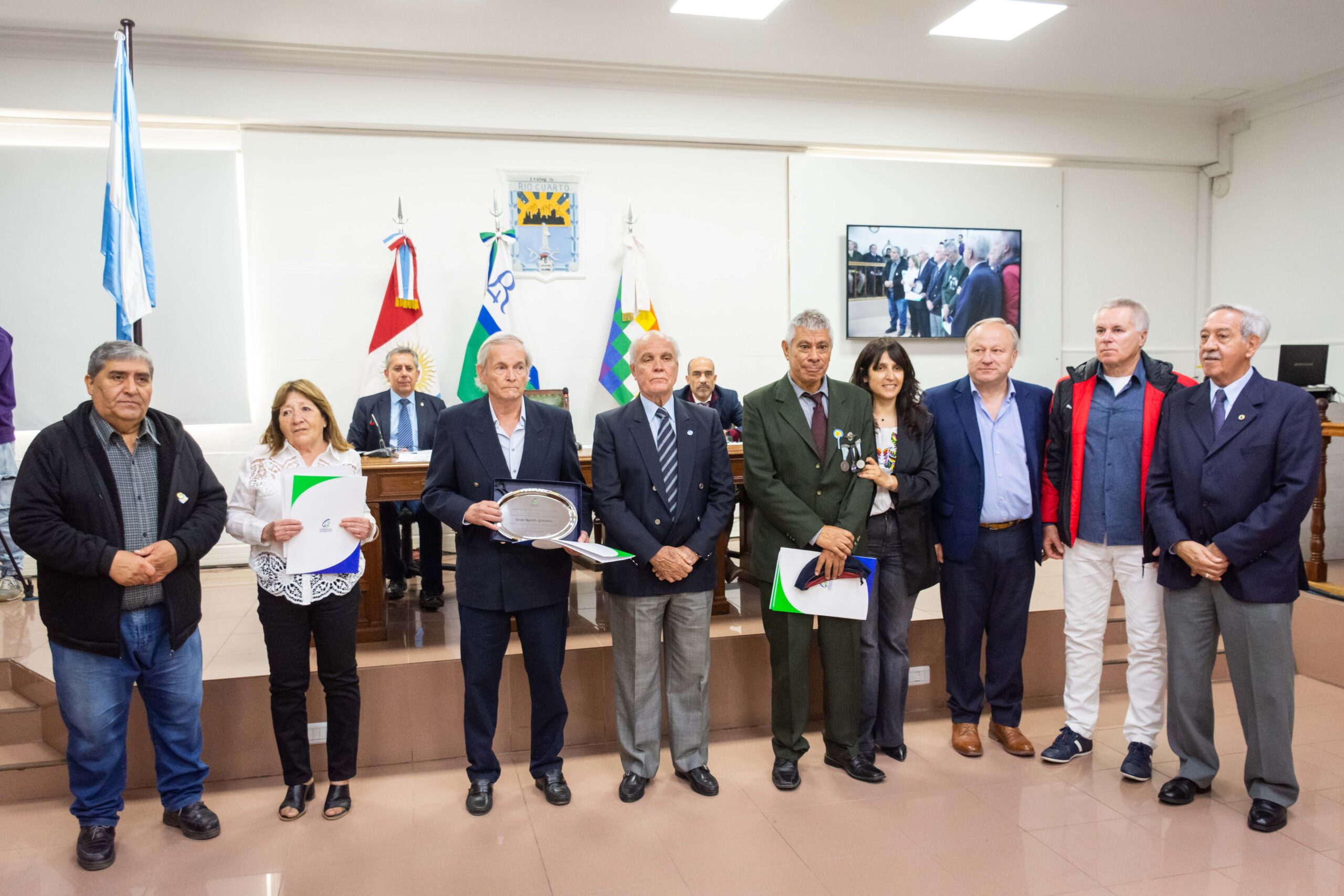 EMOTIVO RECONOCIMIENTO IN MEMORIAM AL HÉROE DE MALVINAS JORGE SVENDSEN.