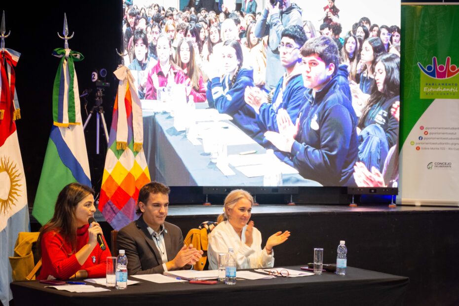 PARLAMENTO ESTUDIANTIL